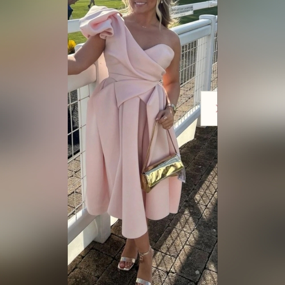 Elegant Pink One-Shoulder Dress - Picture 3 of 10
